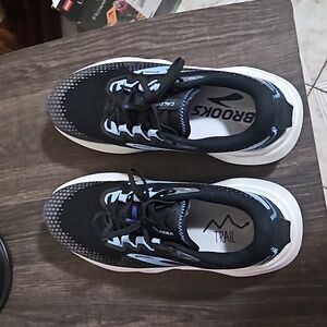 Brooks, caldera 6, size 10 in women, black  blue and white.